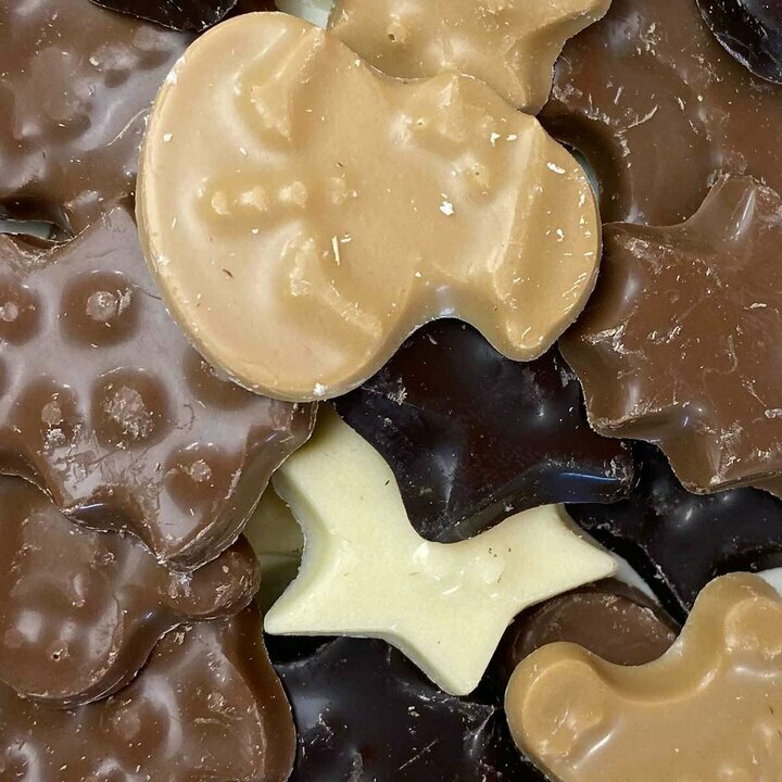 Assortiments de fritures au chocolat blanc, blanc-caramel, lait, noir de Nol