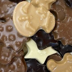 Assortiments de fritures au chocolat blanc, blanc-caramel, lait, noir de Nol