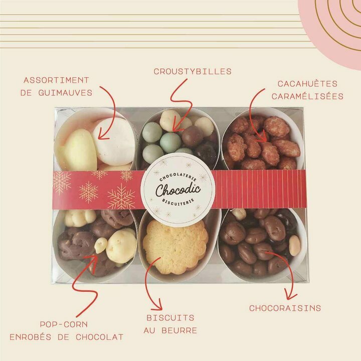 Coffret 6 timbales de Nol compos d'un assortiment de guimauves, de pop-corn enrobs de chocolats, de croustybilles, de cacahutes caramlises, de chocoraisins et de biscuits au beurre.